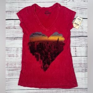 Vintage Mudd Women's Crimson V-Neck Tee with Heart City Graphic